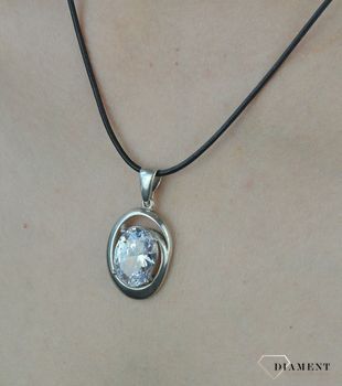 Zawieszka duża cyrkonia DIA-ZAW-CYRKONIA-925. Elegancka zawieszka ozdobiona białą cyrkonią. Zawieszka będzie doskonałym prezentem. Zawieszka z cyrkonią. Zawieszka dla kobiety. Biżuteria wykonana z najwyższej jakości .JPG
