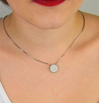 Srebrna Zawieszka 925 Okrągła z Białymi Cyrkoniami – 1,4 cm, 1,45g Okrągła srebrna zawieszka próby 925 wysadzana białymi cyrkoniami. Klasyczny styl, średnica 1,4 cm, waga 1,45 g. Elegancki dodatek na każdą okazję (1).JPG