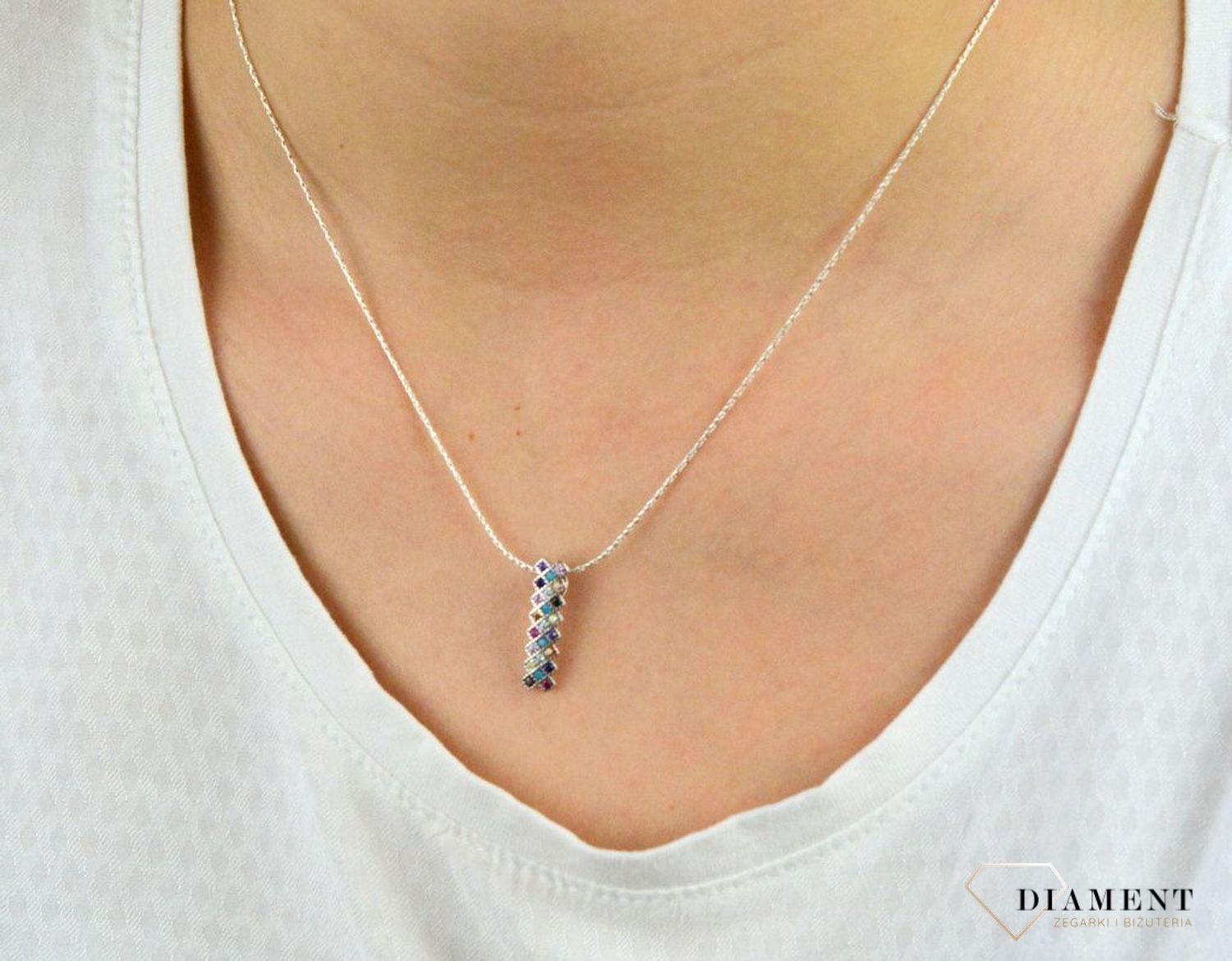 Zawieszka srebrna 925 podłużna z kolorowymi cyrkoniami DIA-ZAW-CYRKONIE16-925.jpg