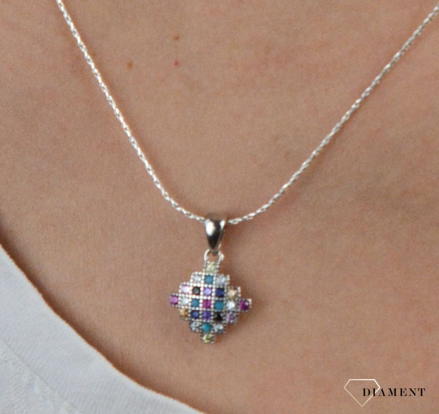 Srebrna zawieszka romb z kolorowymi cyrkoniami DIA-ZAW-CYRKONIE18-925.jpg