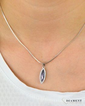 Srebrna zawieszka z fioletową cyrkonią DIA-ZAW-CYRKONIE7. Będzie doskonałym prezentem dla kobiety gustującej w eleganckich dodatkach. Elegancka zawieszka. Wyjściowy naszyjnik (1).JPG