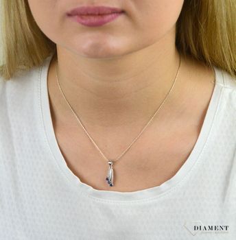 Srebrna zawieszka z cyrkonią 'Spadające gwiazdy' DIA-ZAW-CYRKONIE8-925. Będzie doskonałym prezentem dla kobiety oryginalnej lubiącej właśnie takie dodatki (2).JPG