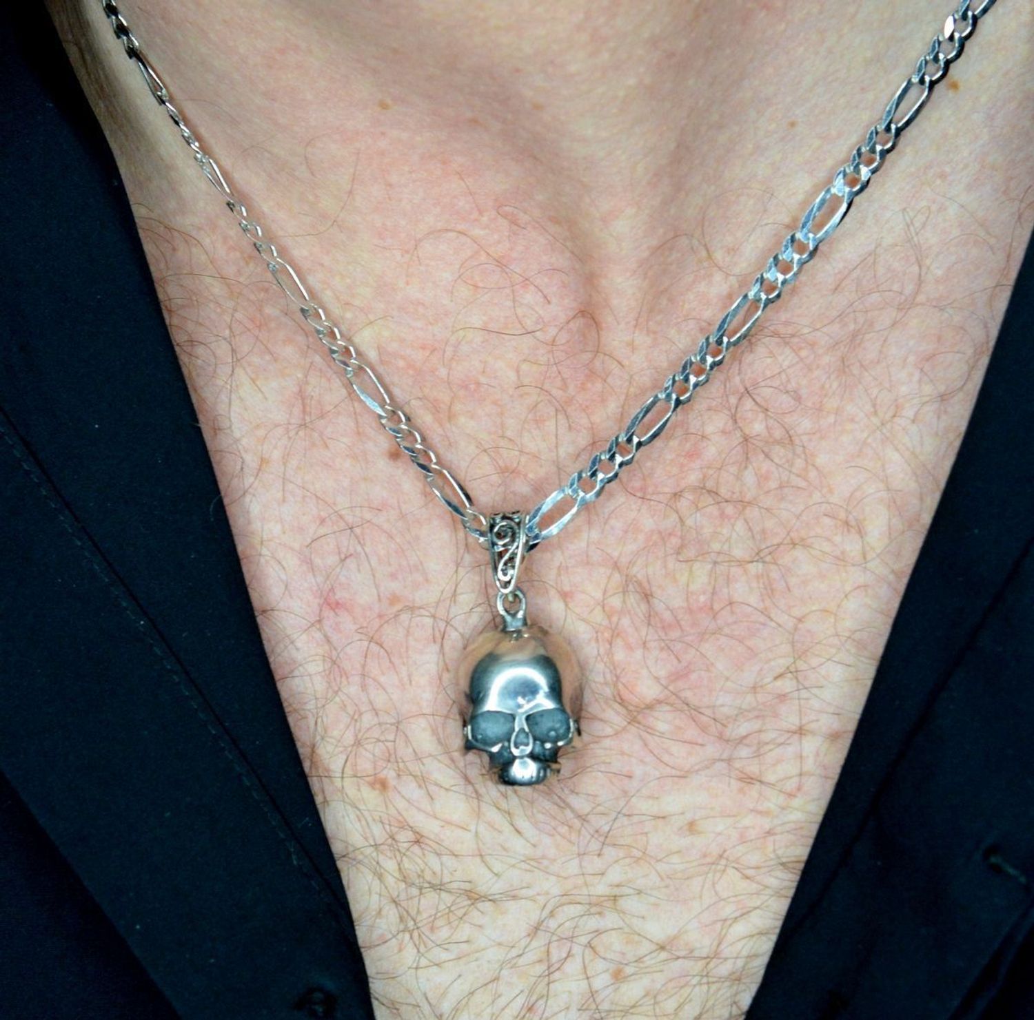 Srebrna zawieszka Czaszka DIA-ZAW-CZASZKA-925. Zawieszka to idealny pomysł na prezent dla każdej kobiety. Do zawieszki można dobrać łańcuszek dostępny w naszej ofercie. Zawieszka czaszka. Zawieszka srebrna z motywem czaszki. C.jpg