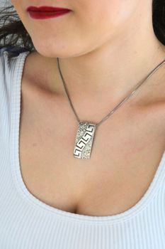 Srebrna zawieszka 925 z drogą grecką  Damska (1).jpg