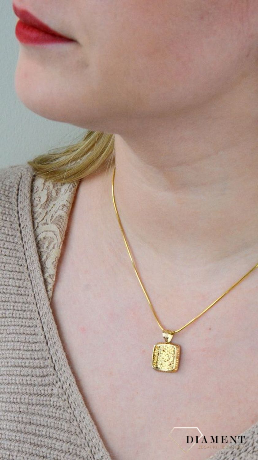 Złota zawieszka kwadrat z ażurowym zdobieniem FL83.jpg