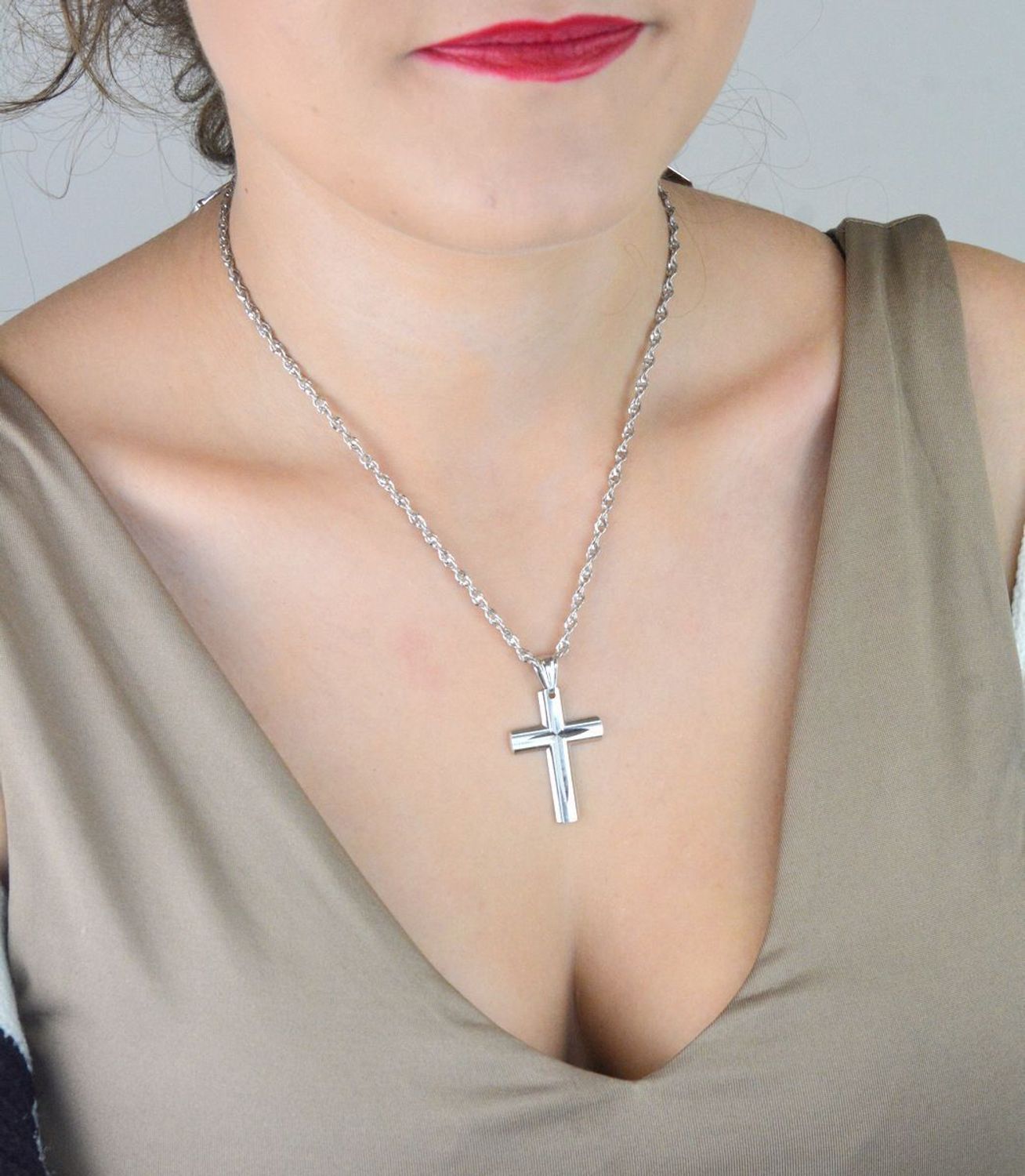 Srebrny krzyżyk ze żłobieniem – zawieszka 925  Prezent na Komunię lub Chrzest.jpg