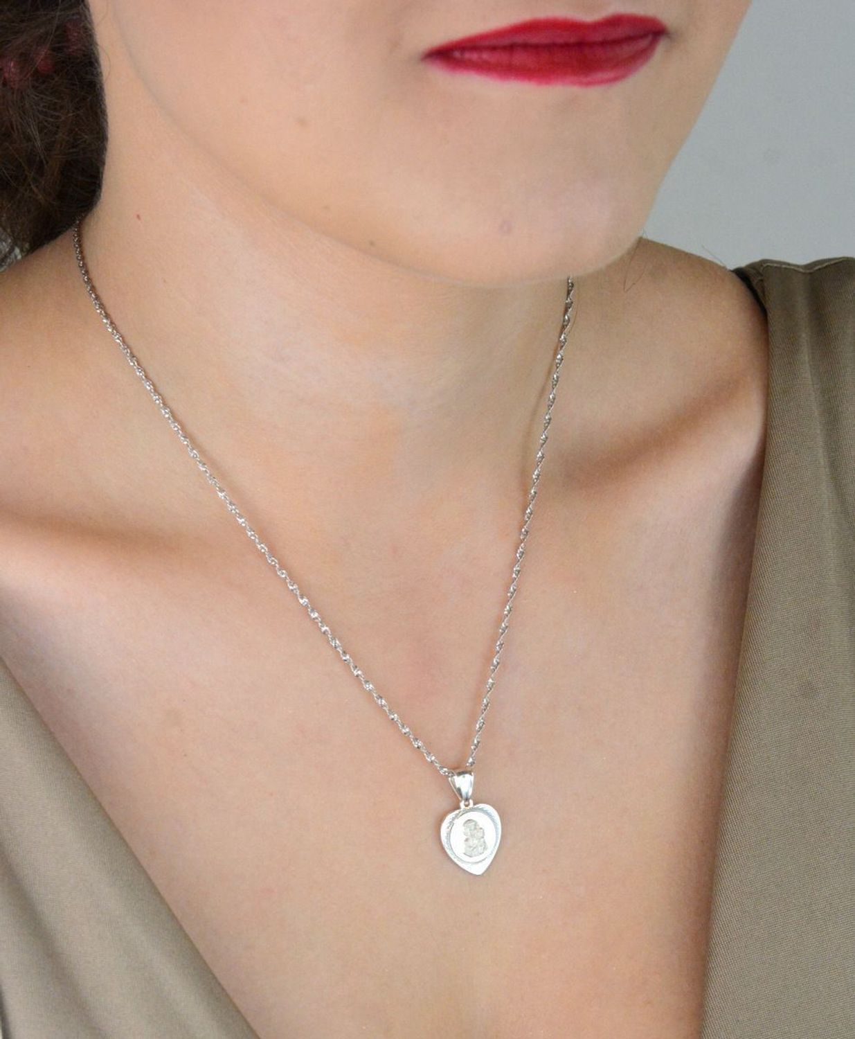 Srebrny medalik serce z Maryją DIA-ZAW-GMD052-925 – zawieszka dla dziewczynki  Srebro 925.jpg