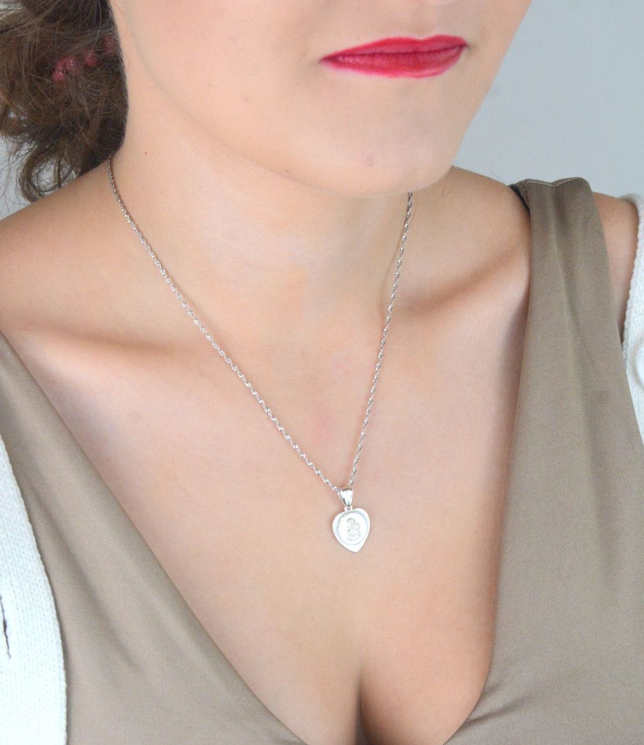 Srebrny medalik serce z Maryją DIA-ZAW-GMD052-925 – zawieszka dla dziewczynki  Srebro 925.jpg