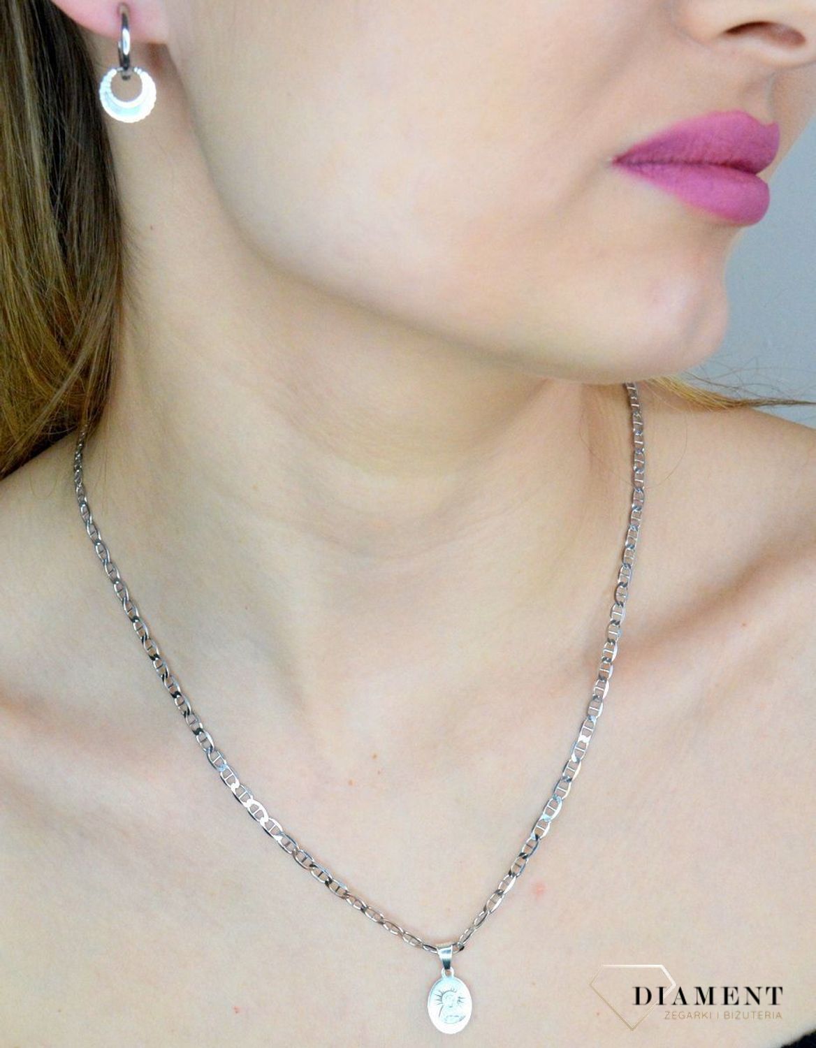 Srebrny medalik owalny dwustronny Szkaplerz DIA-ZAW-GMD110-925. Dwustronny medalik święty. Medalik srebrny szkaplerz. Medalik srebrny dwustronny. Medalik srebrny na komunię. Medalik srebrny na prezent..jpg