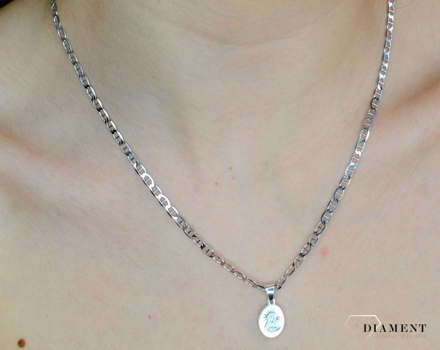 Srebrny medalik owalny dwustronny Szkaplerz DIA-ZAW-GMD110-925. Dwustronny medalik święty. Medalik srebrny szkaplerz. Medalik srebrny dwustronny. Medalik srebrny na komunię. Medalik srebrny na prezent..jpg