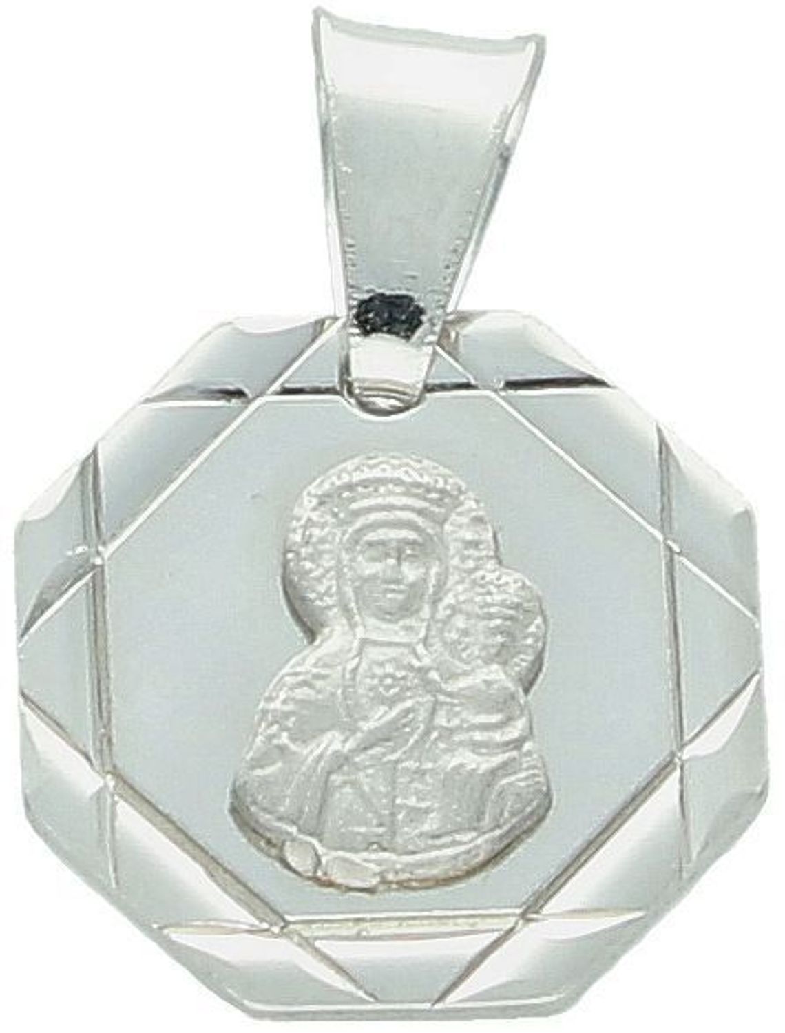 Srebrna zawieszka – medalik z Matką Boską i Dzieciątkiem, wykonana ze srebra próby 925. Klasyczny wzór o wymiarach 1,7 x 1,2 cm. Model DIA-ZAW-GMD152R-925 – symbol wiary i ochrony.1.jpg