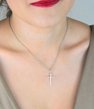 Zawieszka srebrna próby 925 w formie gładkiego krzyża. Wymiary 3,0x1,5 cm, waga 0,61 g. Klasyczny, minimalistyczny symbol wiary (3).JPG