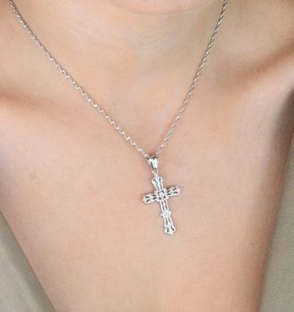 Srebrna zawieszka krzyżyk o wiktoriańskim wzorze, długość 4 cm, waga 1,89 g. Wykonana ze srebra 925. Elegancki i symboliczny prezent religijny (6).JPG