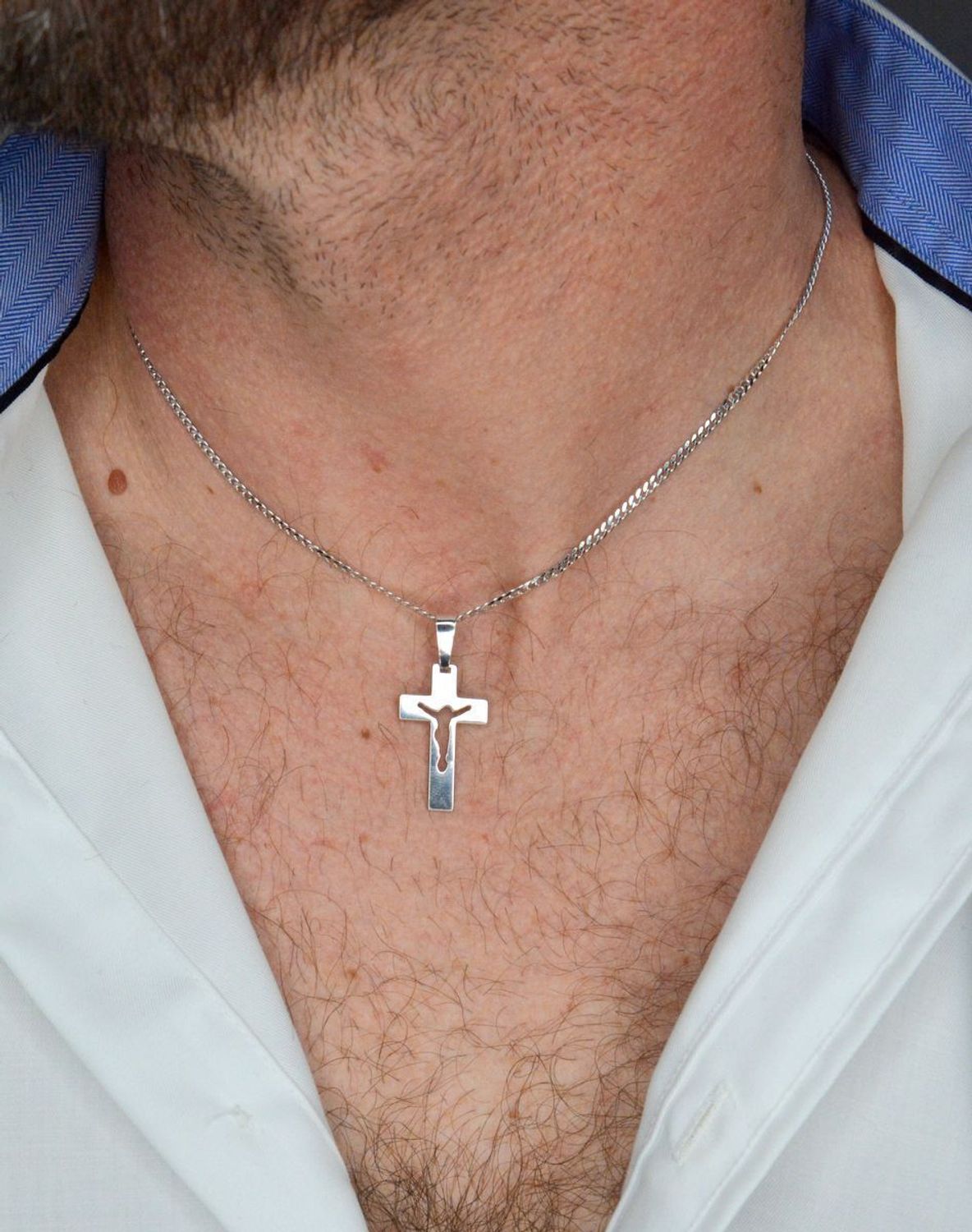 Srebrna zawieszka krzyż z wizerunkiem Jezusa Chrystusa, DIA-ZAW-KC001R-925, Srebrna zawieszka krzyż wykonana z próby 925. Srebrny wisiorek w formie krzyżyka z wizerunkiem Jezusa. Zawieszka krzyżyk1.jpg