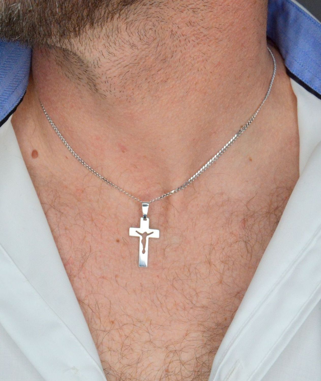 Srebrna zawieszka krzyż z wizerunkiem Jezusa Chrystusa, DIA-ZAW-KC001R-925, Srebrna zawieszka krzyż wykonana z próby 925. Srebrny wisiorek w formie krzyżyka z wizerunkiem Jezusa. Zawieszka krzyżyk1.jpg