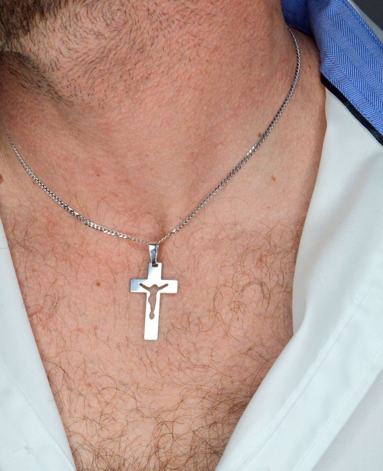 Srebrna zawieszka krzyż z wizerunkiem Jezusa Chrystusa, DIA-ZAW-KC001R-L-925 Srebrna zawieszka krzyż wykonana z próby 925. Srebrny wisiorek w formie krzyżyka z wizerunkiem Jezusa. Zawieszka kr11.jpg