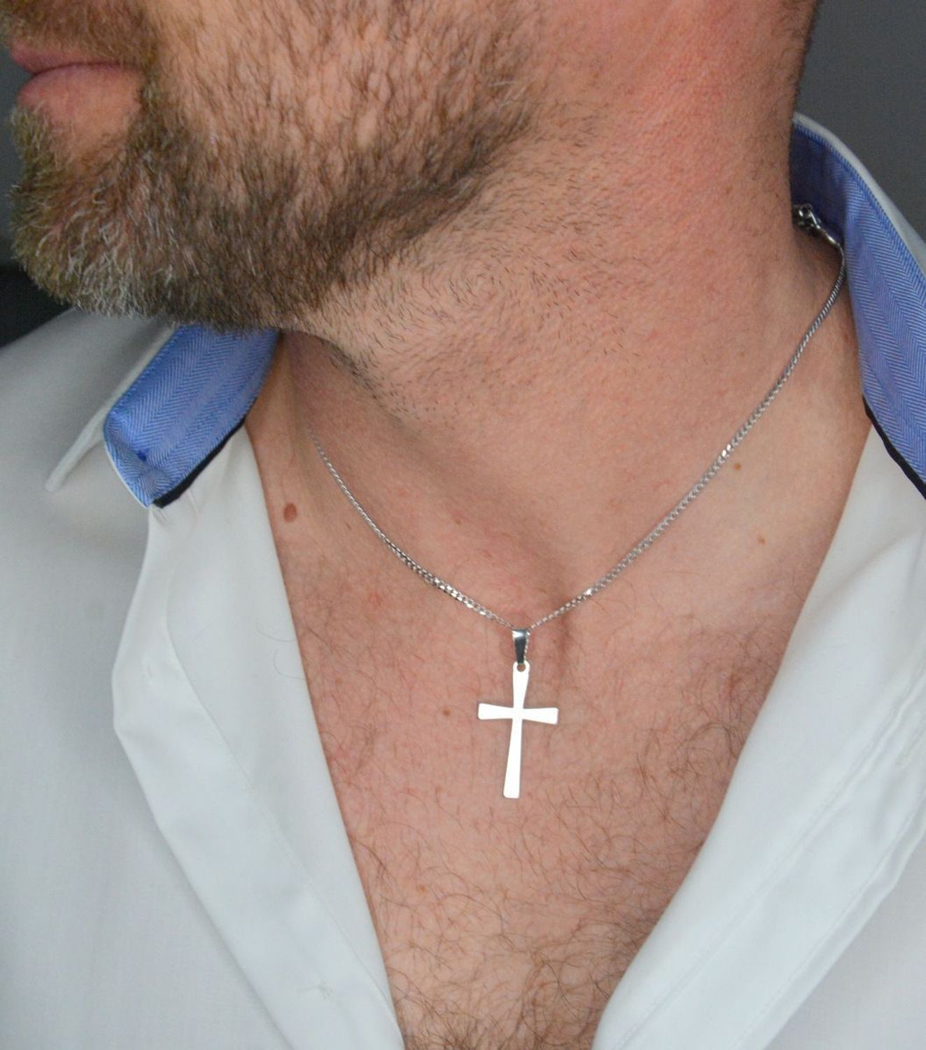 Zawieszka srebrna krzyż gładki próba 925, DIA-ZAW-KC004R-925 Srebrna zawieszka krzyż wykonana z próby 925. Srebrny wisiorek w formie krzyżyka o gładkiej powierzchni. Zawieszka krzyżyk 1.jpg