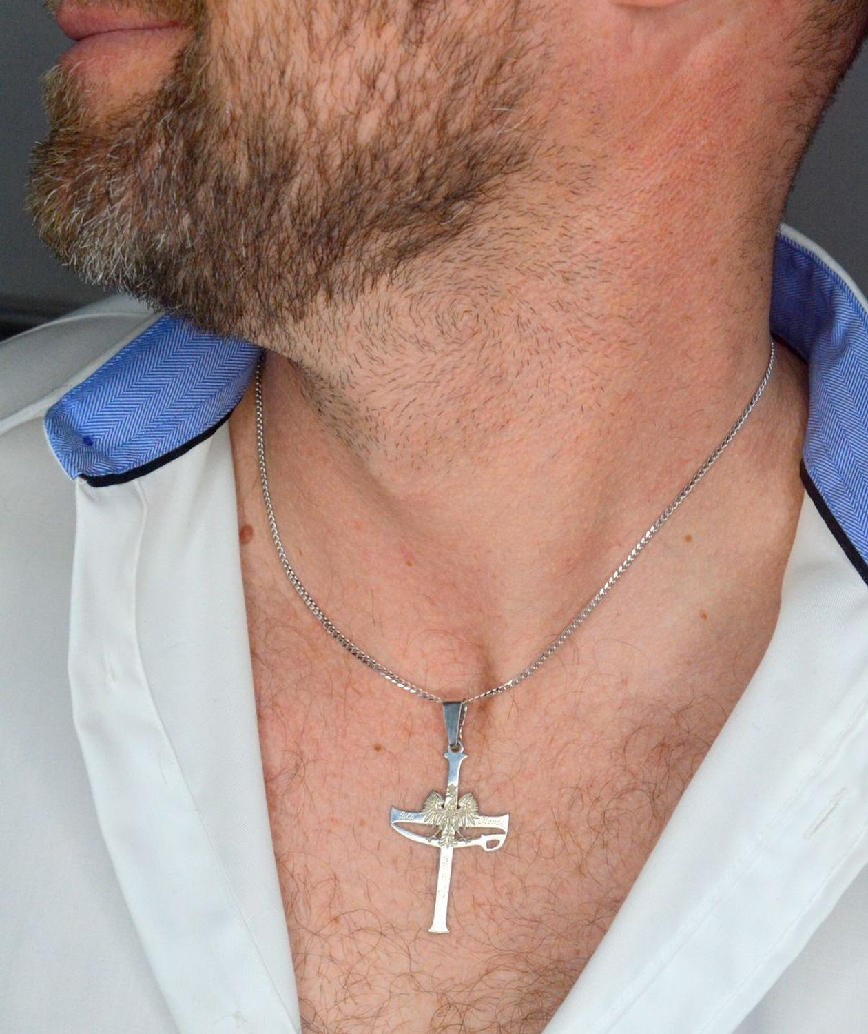 Zawieszka krzyż srebrny z orłem Bóg, Honor, Ojczyzna DIA-ZAW-KC010R-925  Srebrna zawieszka krzyż wykonana z próby 925. Srebrny wisiorek w formie krzyżyka z orzełkiem posiada napis Bóg, Honor, Ojczyzna.1.jpg