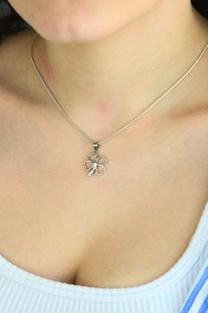 Srebrna zawieszka koniczynka 925 z cyrkonią  Damska (1).jpg