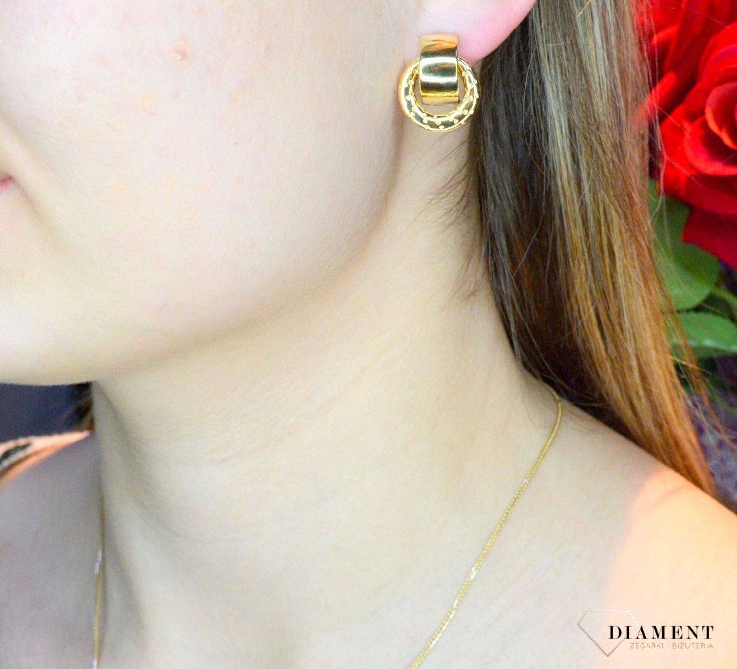 Złota zawieszka 585 grawerowane kółko DIA-ZAW-LB.BT-25-Y-585. Złota zawieszka w owalnym kształcie składająca się z dwóch kółek wykonana z najwyższej próby 585. Zawieszka w ponadczasowym kształcie w złotej oprawie. Tak sk.jpg