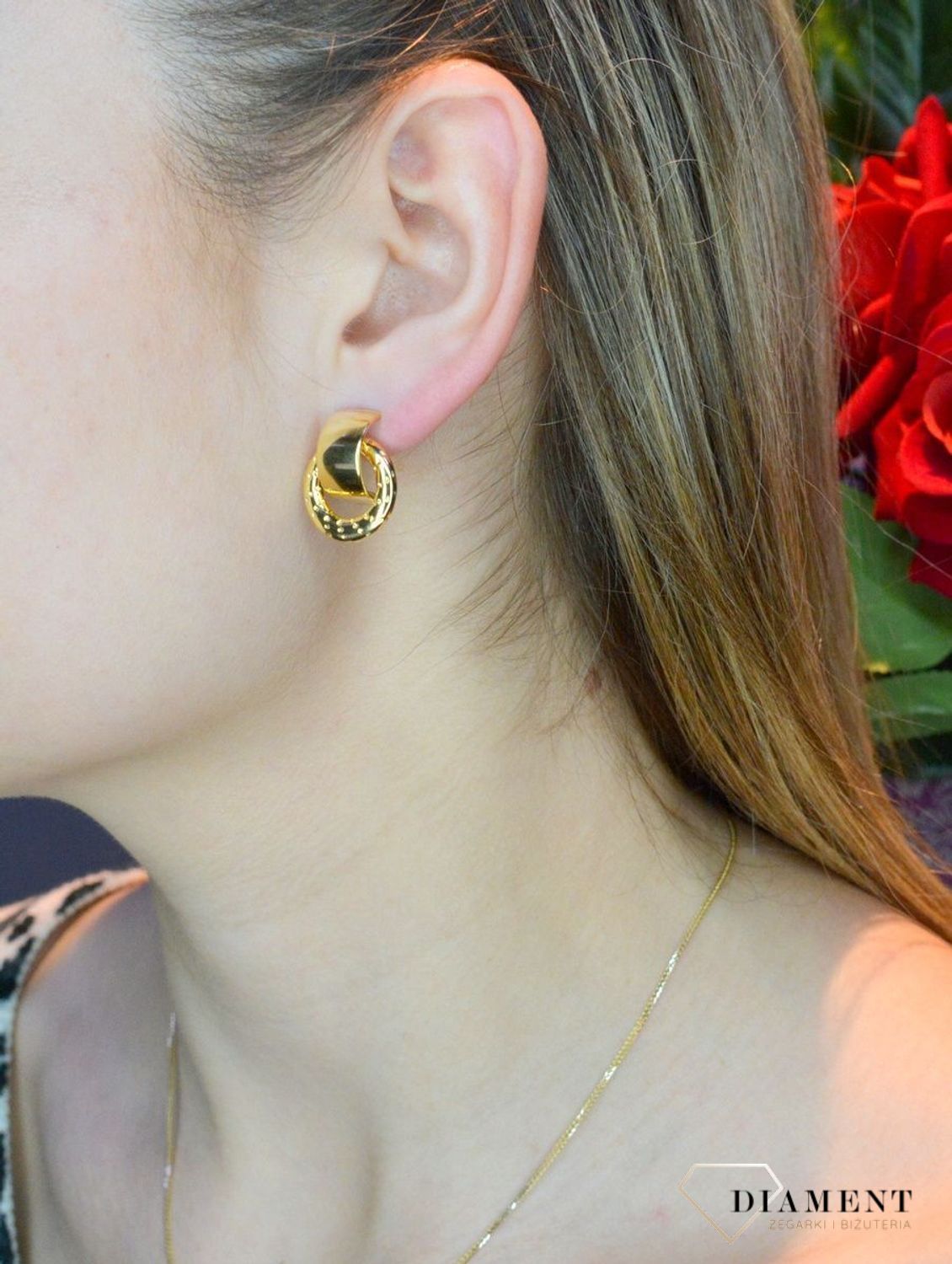 Złota zawieszka 585 grawerowane kółko DIA-ZAW-LB.BT-25-Y-585. Złota zawieszka w owalnym kształcie składająca się z dwóch kółek wykonana z najwyższej próby 585. Zawieszka w ponadczasowym kształcie w złotej oprawie. Tak sk.jpg