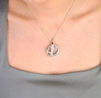 Zawieszka srebrna literka D zdobiona cyrkoniami próba 925, DIA-ZAW-LITERKA-D2-925 Piękna zawieszka srebrna w kształcie literki D, ozdobiona cyrkoniami, wykonana z wysokiej jakości srebra próby 925 (2).JPG