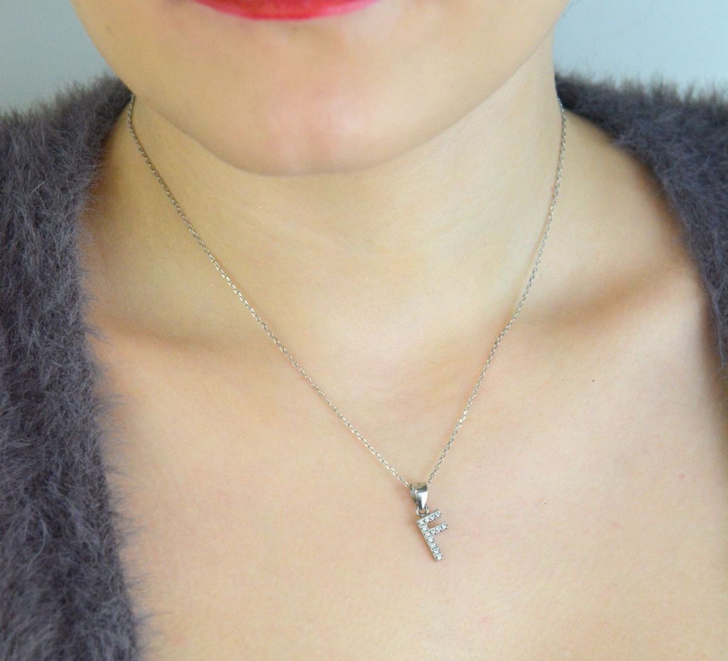 Zawieszka srebrna 925 DIA-ZAW-LITERKA-F2-925 – literka F z cyrkoniami, 1,7x0,7 cm.jpg