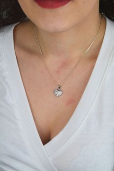 Srebrna zawieszka literka G w sercu z cyrkoniami 925  Personalizowana biżuteria (2).jpg