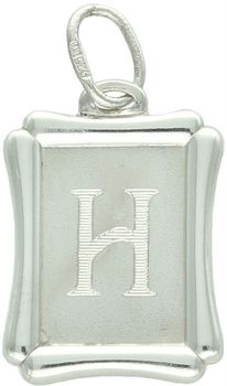 Srebrna zawieszka z literką H 925 DIA-ZAW-LITERKA-H8-925 Elegancka i minimalistyczna zawieszka srebrna w formie prostokątnej blaszki, wykonana z wysokiej jakości srebra próby 925. 1.jpg