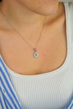 Zawieszka srebrna 925 DIA-ZAW-LITERKA-O1-925 – okrągła z literką O, zdobiona cyrkoniami. Wymiary 2,0x1,2 cm, waga 1,20 g. Elegancka biżuteria z przesłaniem – idealna na prezent (5).JPG