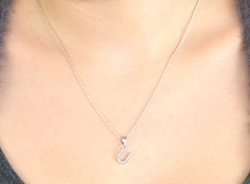 Zawieszka srebrna 925 DIA-ZAW-LITERKA-U2-925 – literka U zdobiona cyrkoniami. Wymiary 1,8x0,8 cm, waga 0,65 g. Subtelna, lśniąca biżuteria idealna na prezent (5).JPG