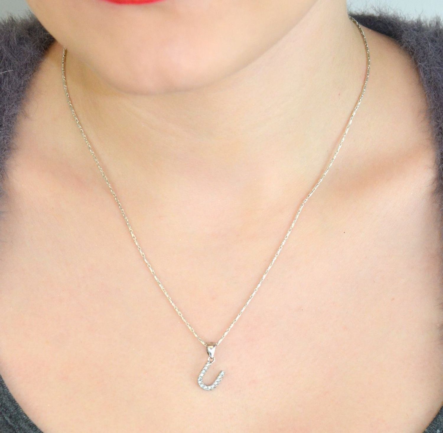 Zawieszka srebrna 925 DIA-ZAW-LITERKA-U2-925 – literka U z cyrkoniami, 1,8x0,8 cm.jpg