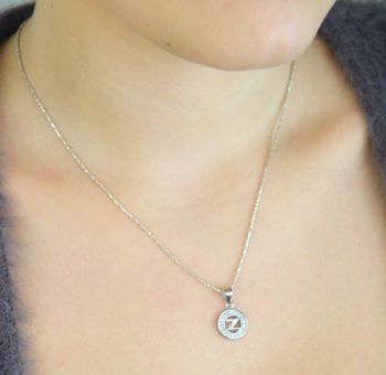 Zawieszka srebrna 925 DIA-ZAW-LITERKA-Z1-925 – okrągła z literką Z zdobioną cyrkoniami. Wymiary 2,0x1,2 cm, waga 1,30 g. Personalizowana i elegancka biżuteria damska (5).JPG