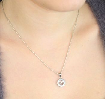 Zawieszka srebrna 925 DIA-ZAW-LITERKA-Z1-925 – okrągła z literką Z zdobioną cyrkoniami. Wymiary 2,0x1,2 cm, waga 1,30 g. Personalizowana i elegancka biżuteria damska (6).JPG