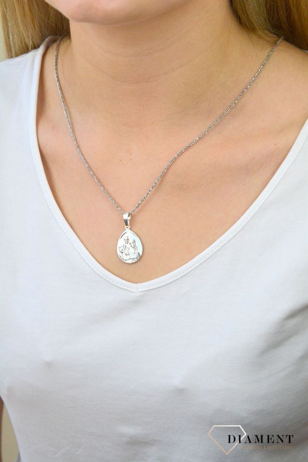 Srebrny medalik Rodzina Święta DIA-ZAW-M-061-925. Srebrny medalik. Srebrna zawieszka z wizerunkiem świętych. Srebrny medalik ze Świętą Rodziną. Idealny pomysł na prezent. Medalik na każdą okazje (2).jpg