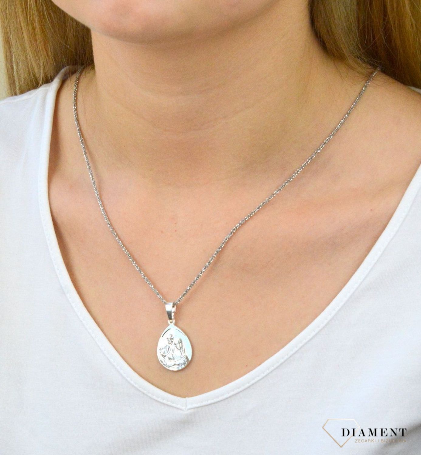 Srebrny medalik Rodzina Święta DIA-ZAW-M-061-925. Srebrny medalik. Srebrna zawieszka z wizerunkiem świętych. Srebrny medalik ze Świętą Rodziną. Idealny pomysł na prezent. Medalik na każdą okazje (2).jpg