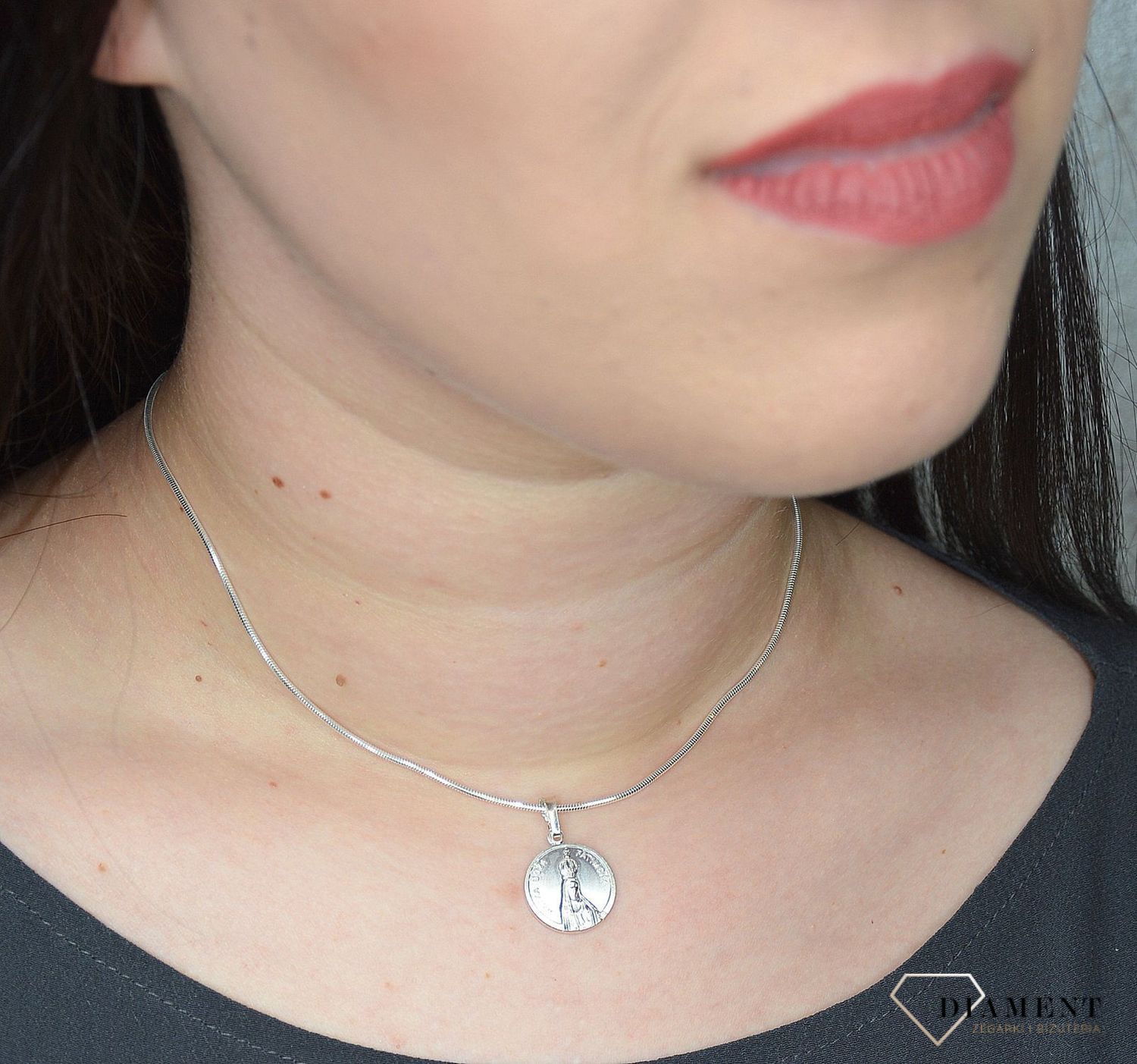 Zawieszka srebrna medalik 'matka Boża Fatimska' DIA-ZAW-M-078-925 (1).jpg