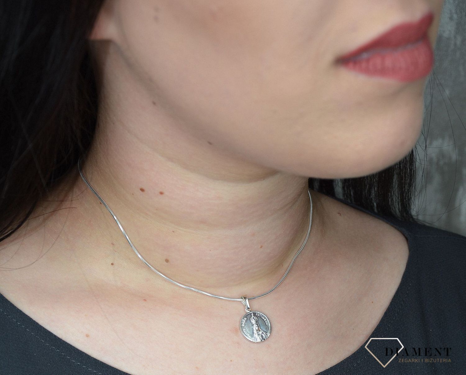 Zawieszka srebrna medalik 'matka Boża Fatimska' DIA-ZAW-M-078-925 (1).jpg