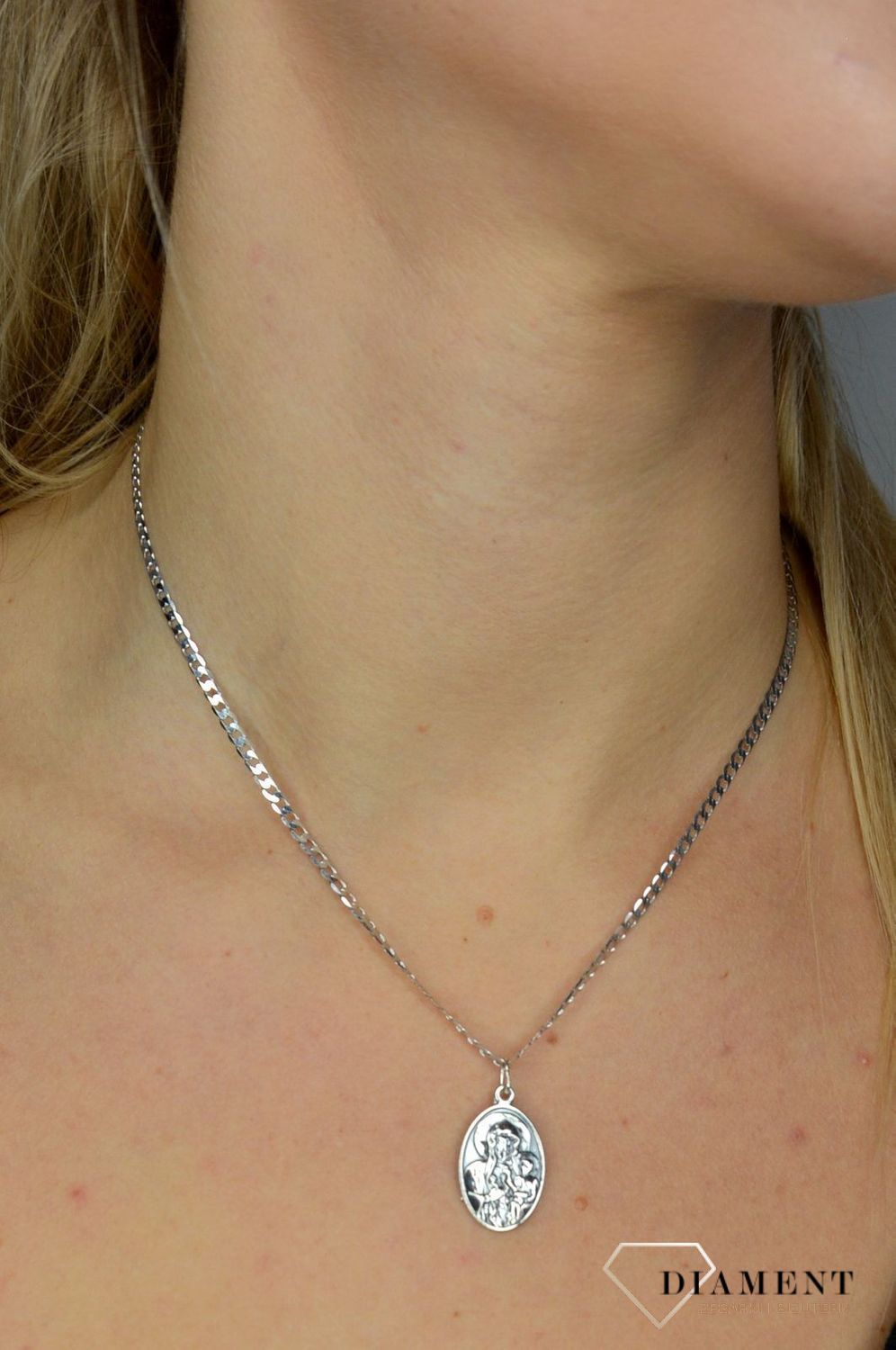 Srebrny medalik 'Jezu ufam Tobie dwustronny. Matka boska z dzieciątkiem. Piękny owalny medalik wykonany ze srebra z próby 925 (5).JPG