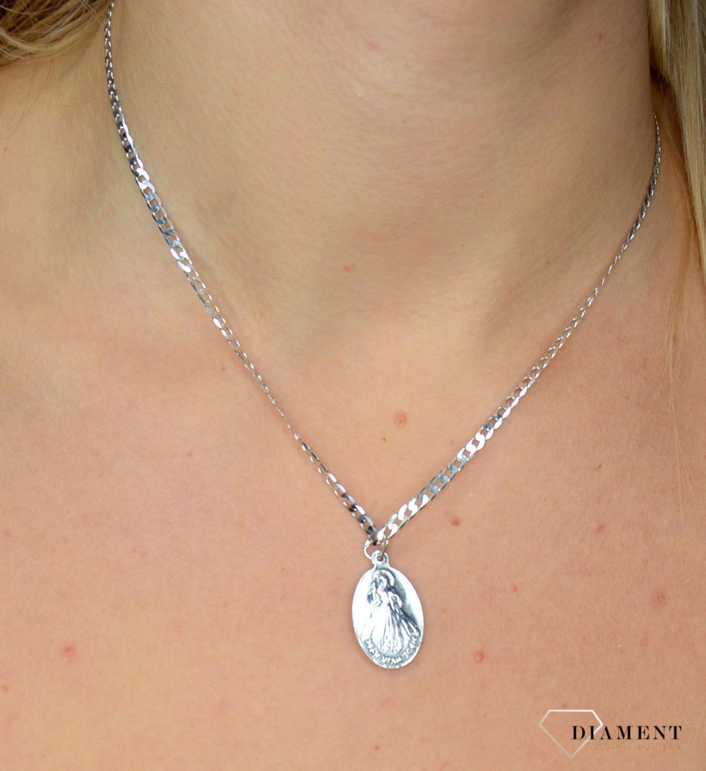 Srebrny medalik 'Jezu ufam Tobie dwustronny. Matka boska z dzieciątkiem. Piękny owalny medalik wykonany ze srebra z próby 925 (5).JPG