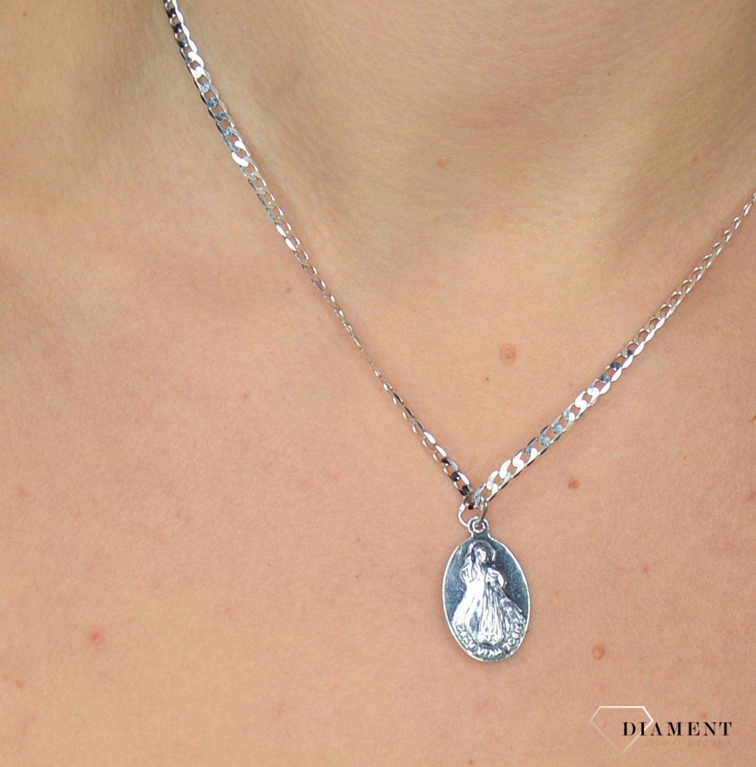 Srebrny medalik 'Jezu ufam Tobie dwustronny. Matka boska z dzieciątkiem. Piękny owalny medalik wykonany ze srebra z próby 925 (5).JPG