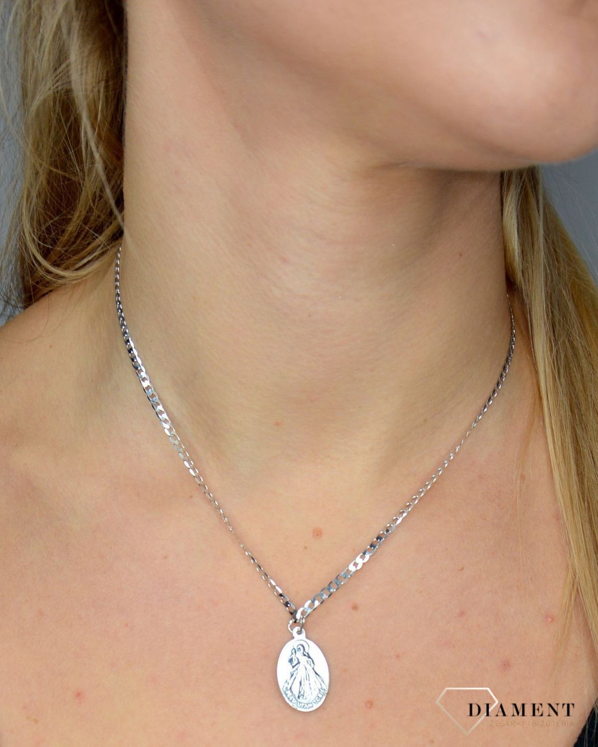 Srebrny medalik 'Jezu ufam Tobie dwustronny. Matka boska z dzieciątkiem. Piękny owalny medalik wykonany ze srebra z próby 925 (5).JPG