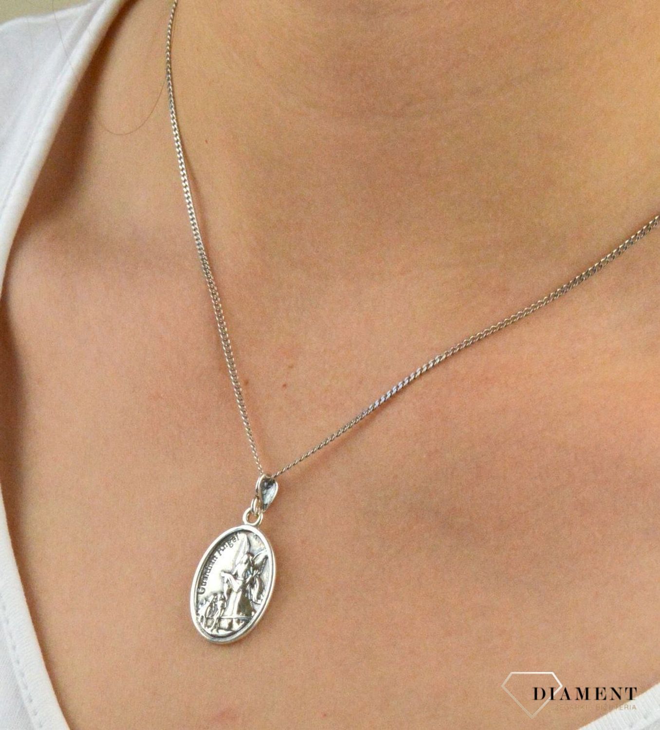 Zawieszka srebrna Św. Michał owalna DIA-ZAW-M-297-925. Srebrna zawieszka owalna. Srebrna zawieszka z Jezusem. Srebrna zawieszka idealna na prezent..jpg