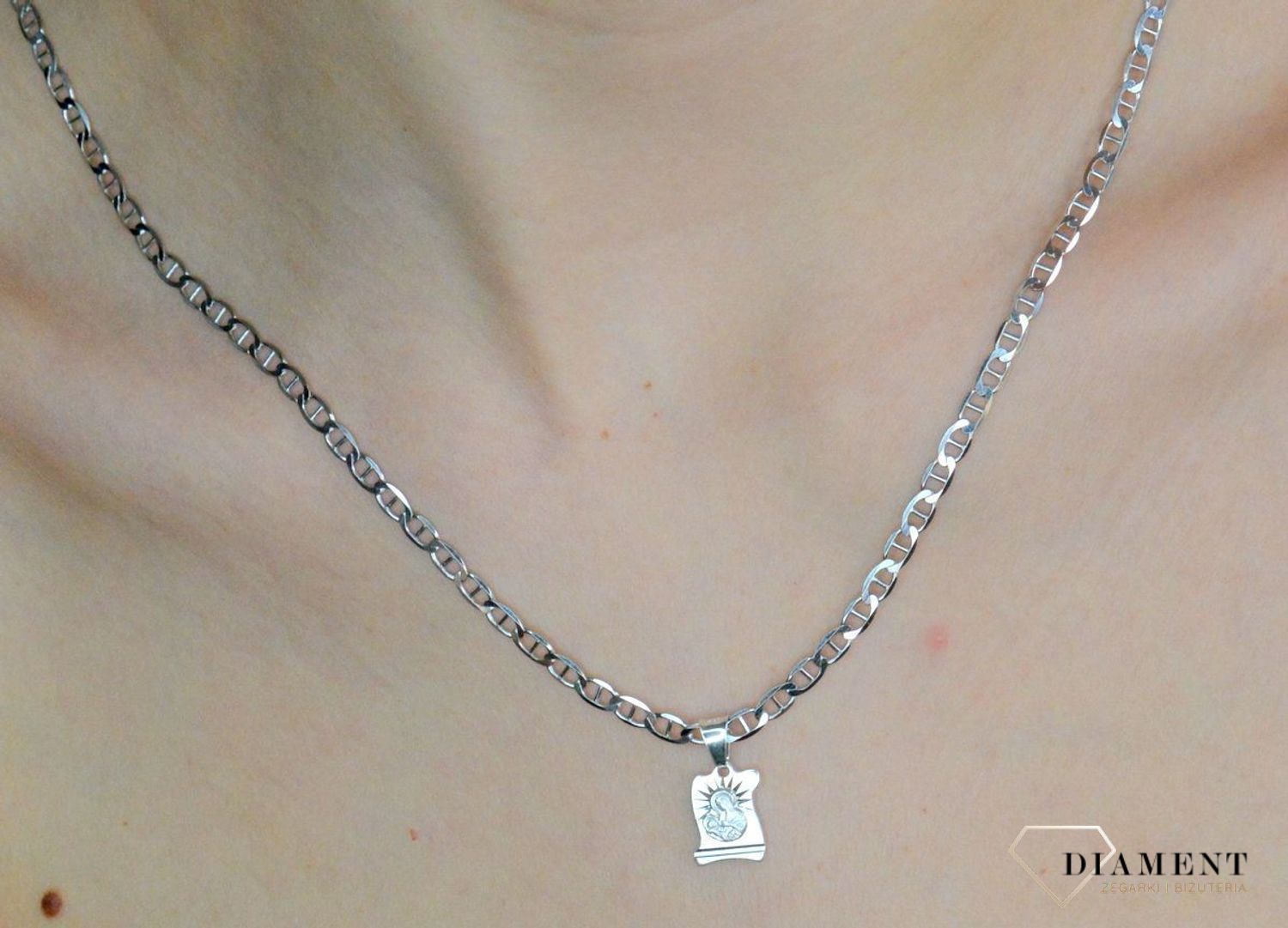 Srebrny medalik Matka Boska Karmiąca DIA-ZAW-MD2012-925. Srebrny medalik święty. Medalik srebrny z Matką Boską Karmiącą. Medalik srebrny na komunię. Medalik srebrny na prezent..jpg