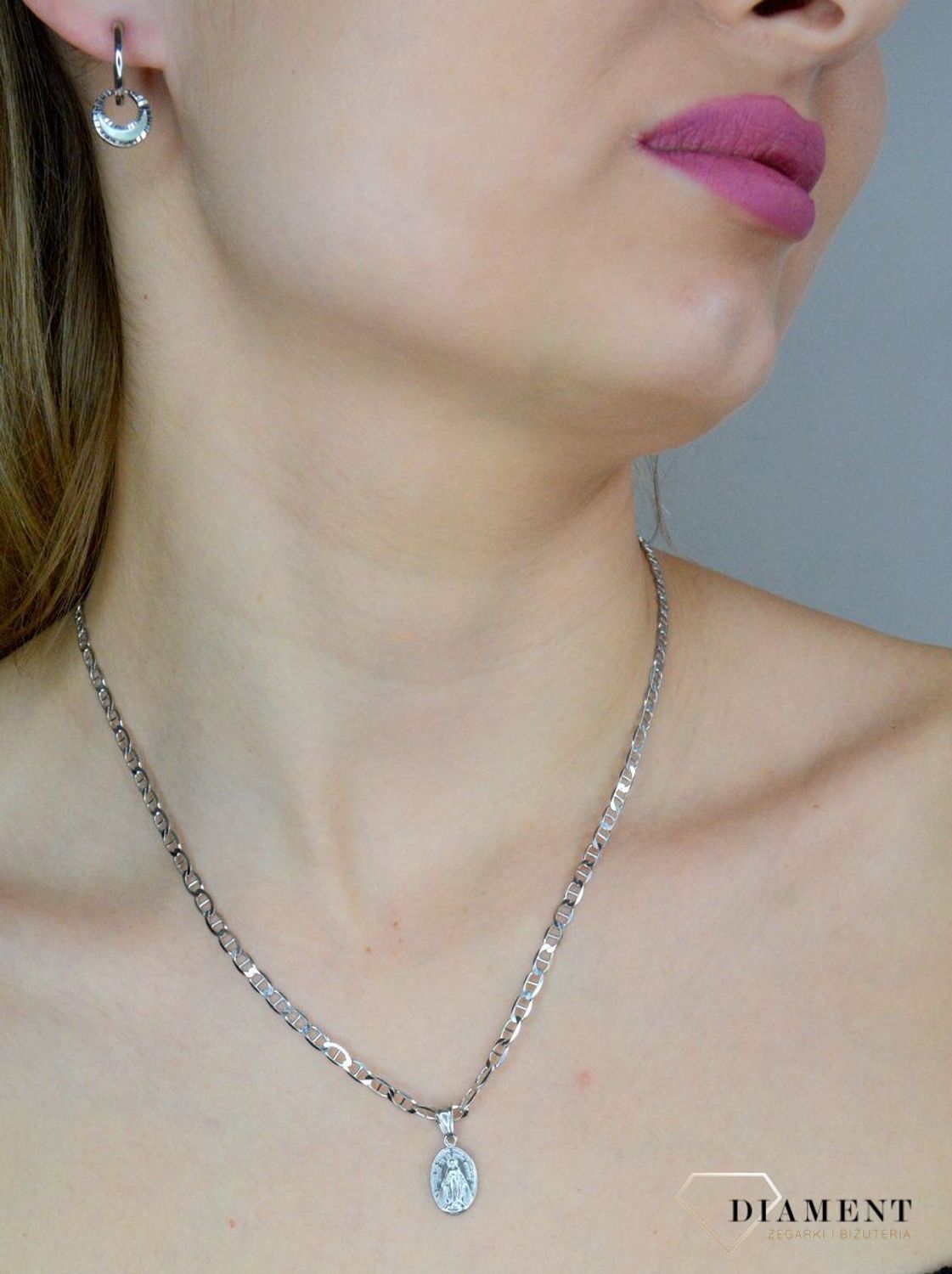 Srebrny medalik owalny dwustronny Matka Boska Cudowna DIA-ZAW-MDMD1515R-925. Dwustronny medalik święty. Medalik srebrny z Matką Boską Cudowną. Medalik srebrny dwustronny. Medalik srebrny na komunię. Medalik srebrny na prezent..webp