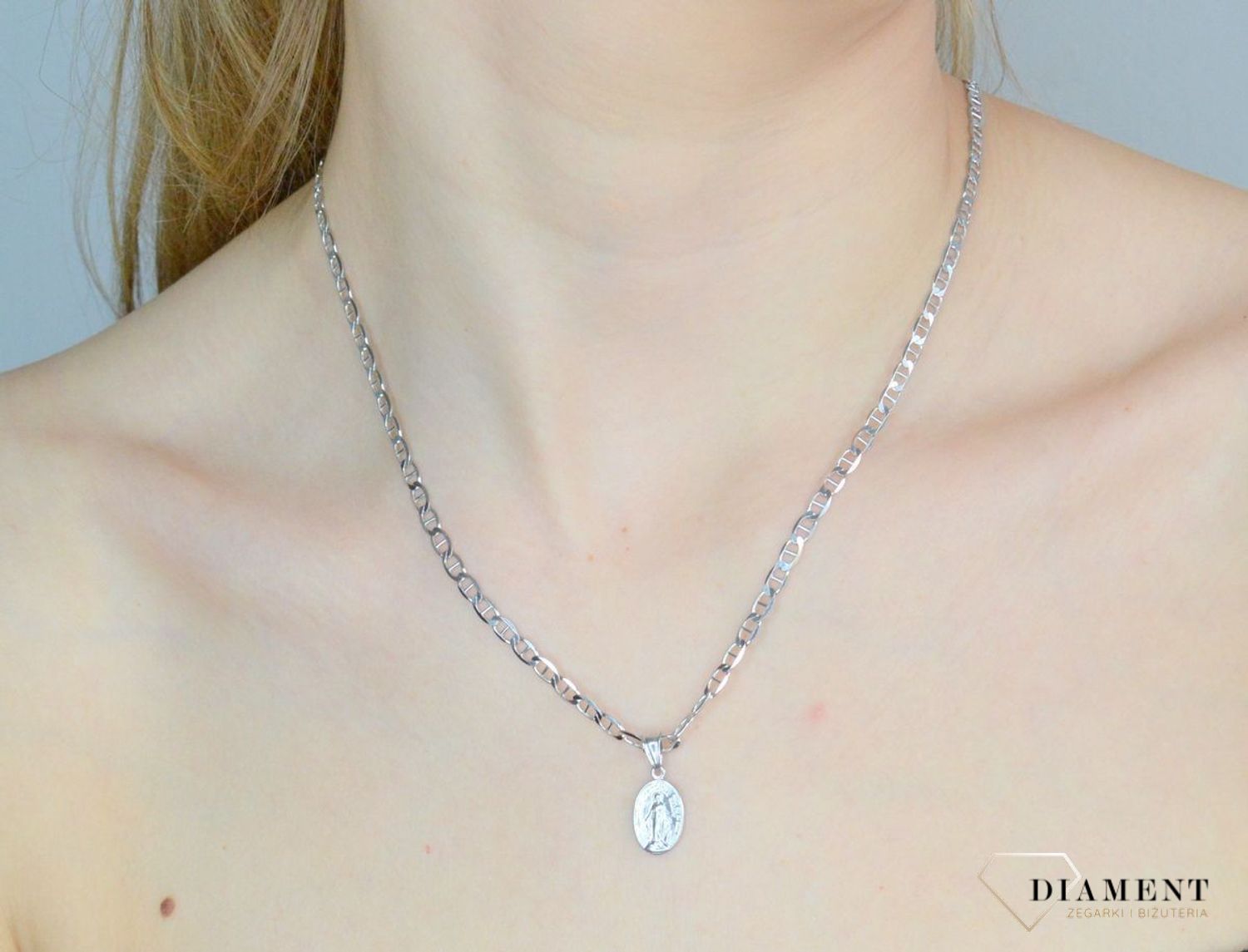 Srebrny medalik owalny dwustronny Matka Boska Cudowna DIA-ZAW-MDMD1515R-925. Dwustronny medalik święty. Medalik srebrny z Matką Boską Cudowną. Medalik srebrny dwustronny. Medalik srebrny na komunię. Medalik srebrny na prezent..webp