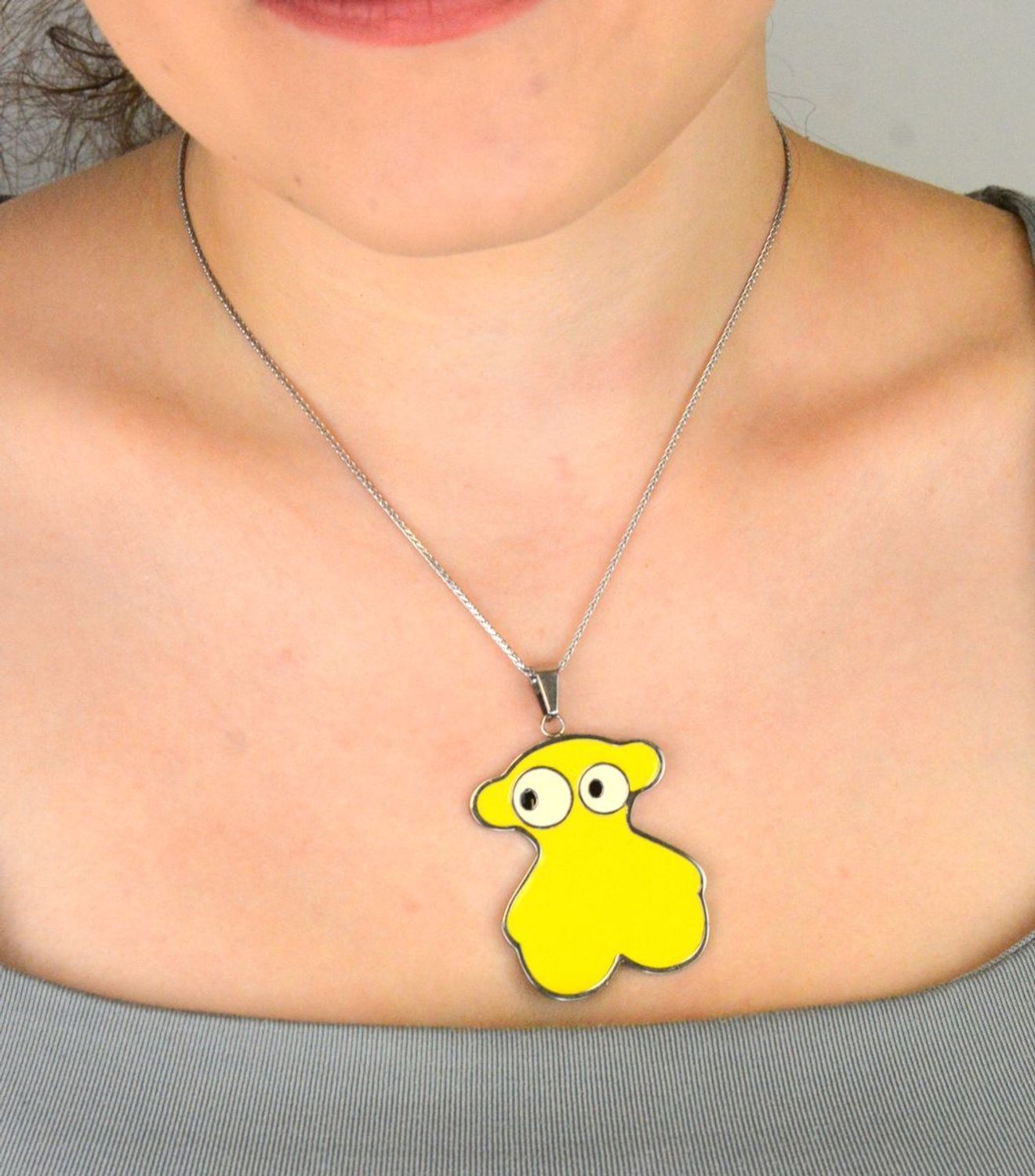 Zawieszka damska stalowa żółty Misiu 'Tuos' DIA-ZAW-MIS-ZOLTY-ZLOTO-STAL.  Biżuteria z misiami jak. Duża zawieszka miś. Biżuteria stalowa. Idealny pomysł na prezent.1.jpg