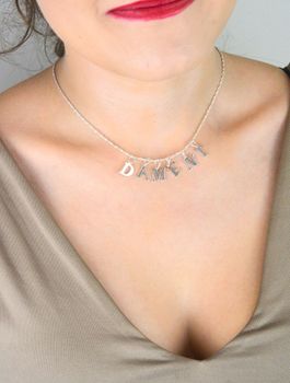 Elegancka srebrna zawieszka z literką A wykonana ze srebra 925. Symboliczne znaczenie, minimalistyczny styl i doskonała jakość – idealna na prezent. Sprawdź! (2).JPG