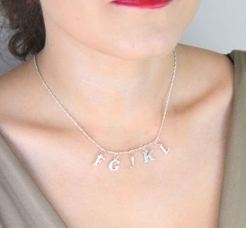 Zawieszka damska srebrna 925 w kształcie litery L. Długość 1,5 cm, waga 0,36 g. Elegancka, subtelna i idealna do personalizacji biżuterii (1).JPG