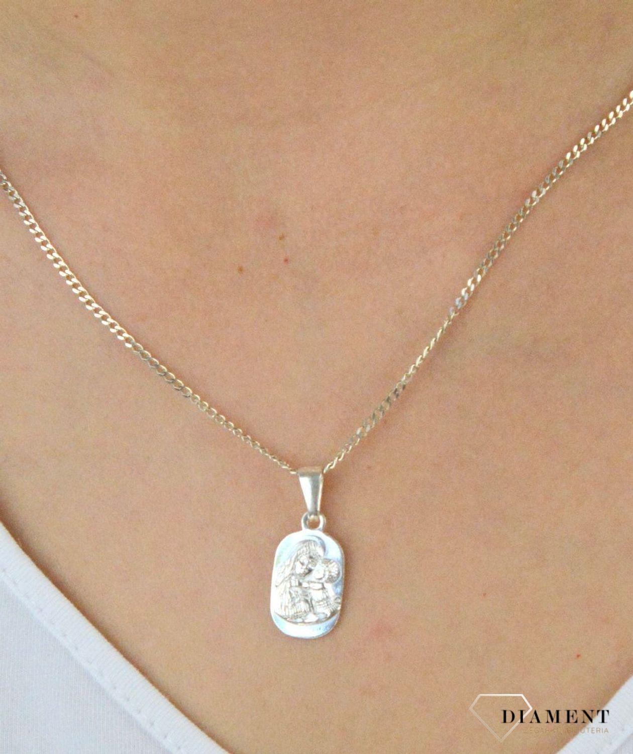 Medalik srebrny Matka Boska z dzieciątkiem DIA-ZAW-MMAL0148S-925. Matka Boska. Medalik z Matką Boską., Srebrny Medalik. Idealny pomysł na prezent. Na chrzciny. Na I Komunię Święta..jpg
